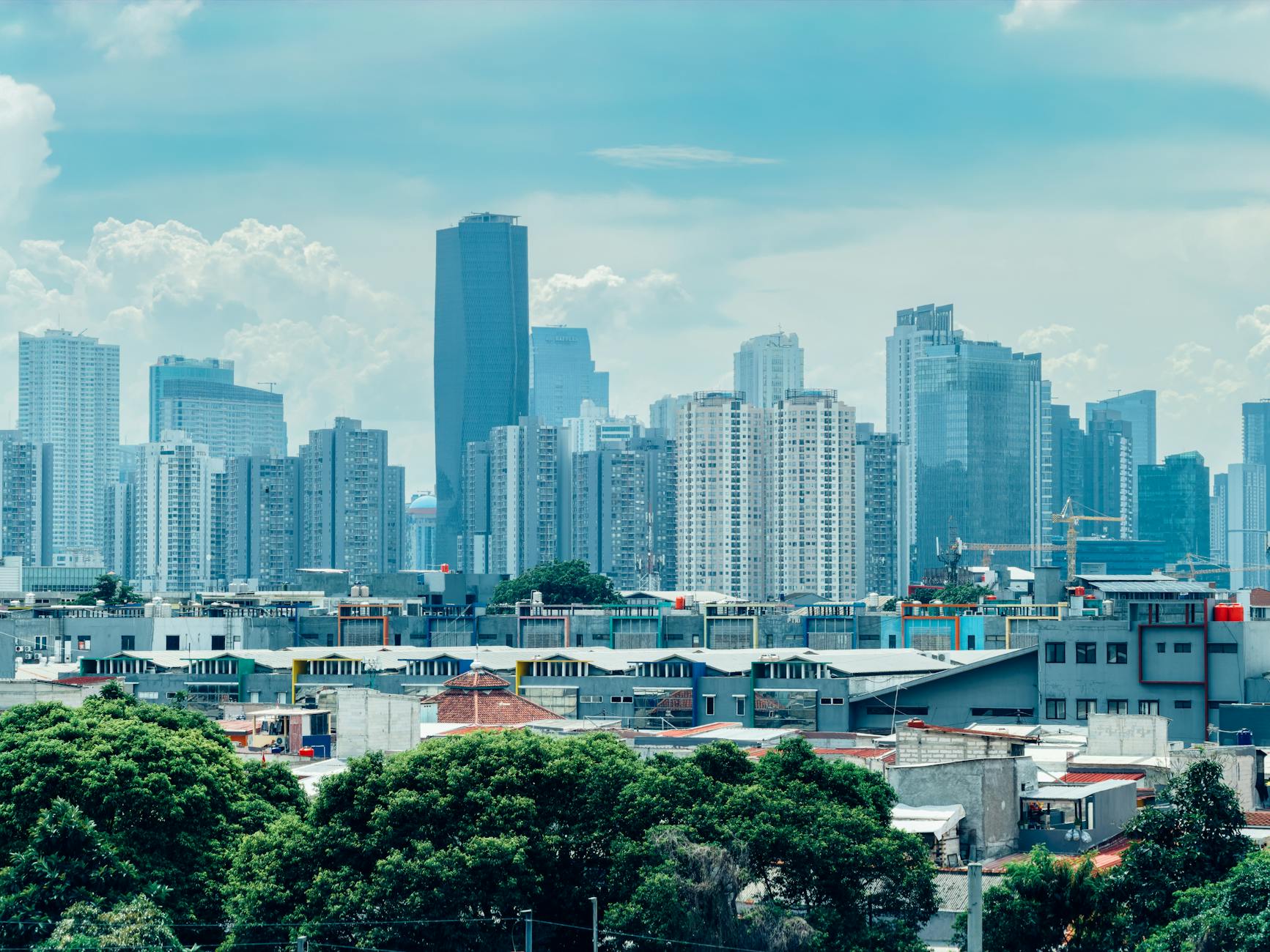 Skyline de Yakarta y conexión 5G — eSIM Yakarta