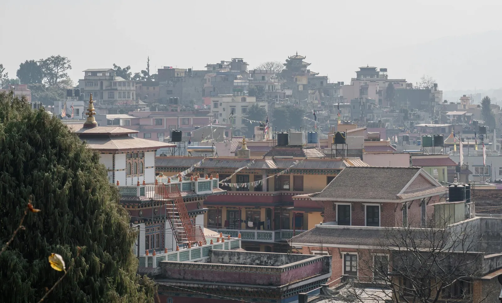 Vista aérea de Katmandú y el valle con la estupa de Boudhanath