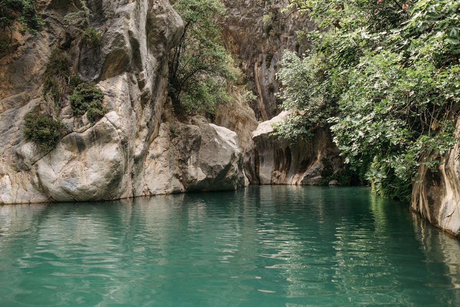 Wadi Shab aguas turquesa gargantas Omán — eSIM y señal en los wadis