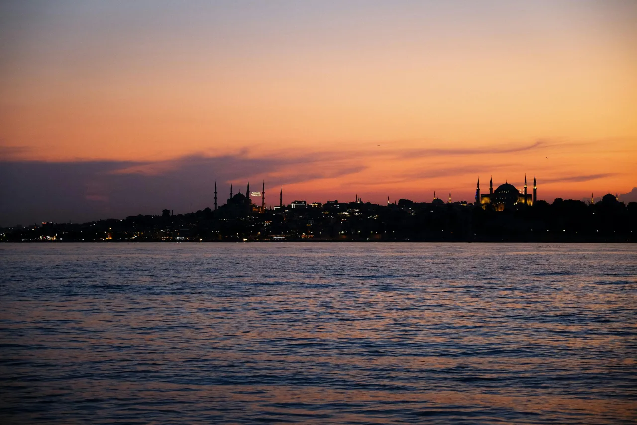 eSIM Turquía 2026: guía completa (BTK, 5G, IMEI, planes)